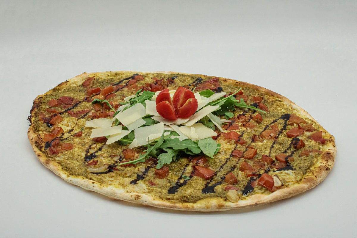 Flammkuchen Tomate und Pesto